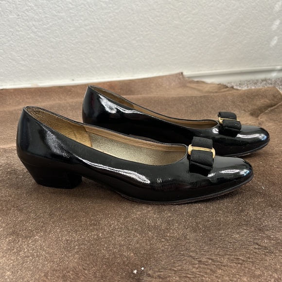 Ferragamo Patent Leather Vara Bow Pump Shoe